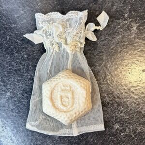 Lady Primrose Royal Extract Cream Soap W Lace Exfoliant Sac